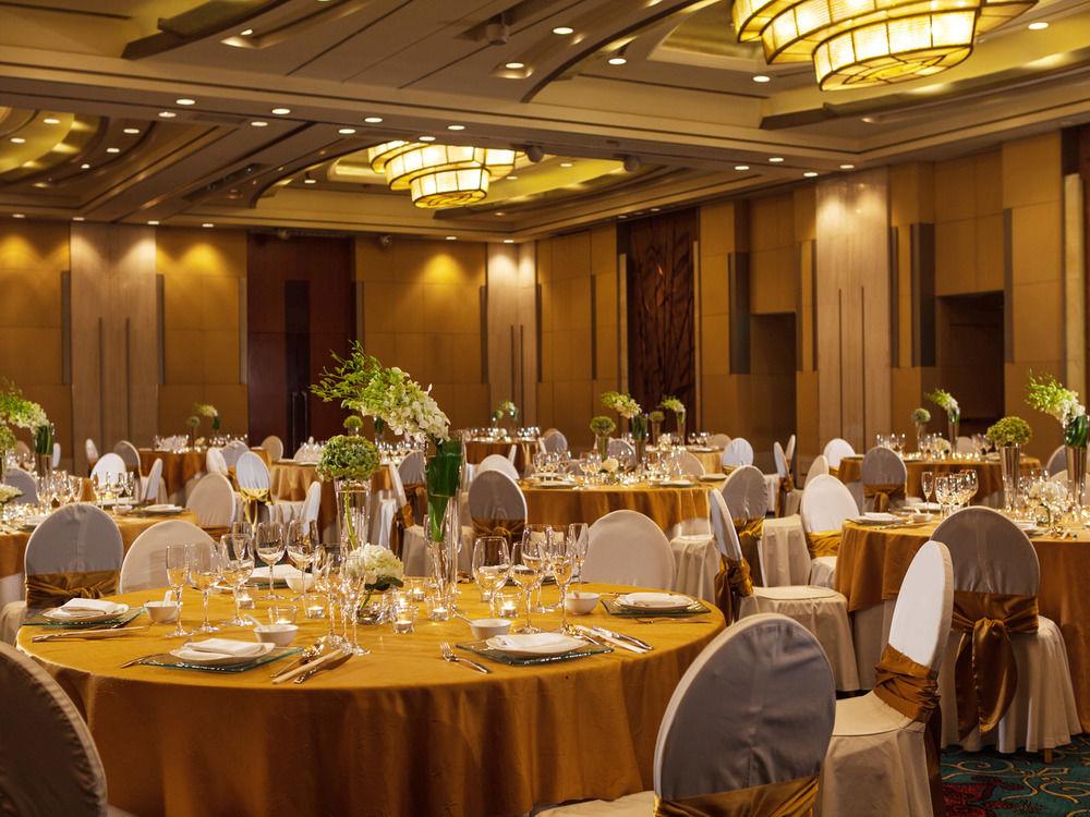Renaissance Wuhan Hotel Exterior photo