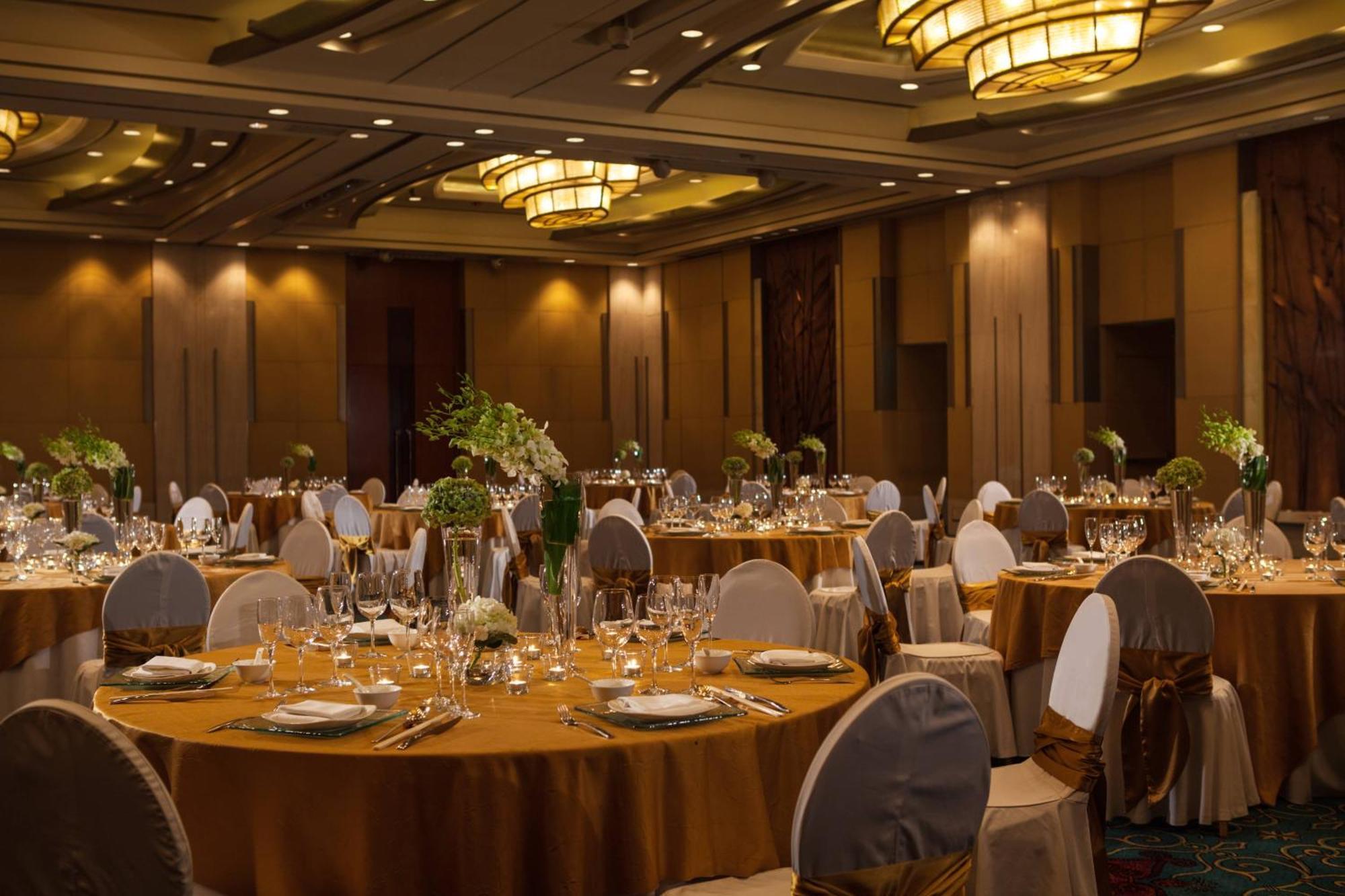 Renaissance Wuhan Hotel Exterior photo