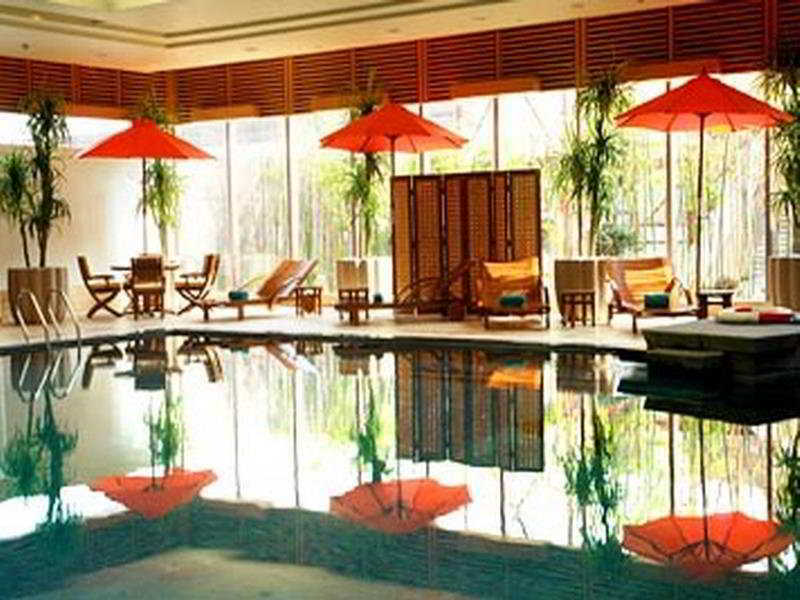 Renaissance Wuhan Hotel Exterior photo